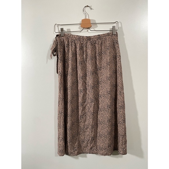 True Wrap Midi Skirt with Micro Leopard Print Pattern Size Small Tan Neutral - Picture 3 of 9
